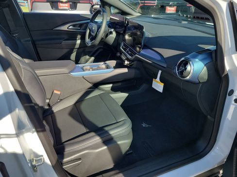 New 2026 Chevrolet Equinox EV LT image 15