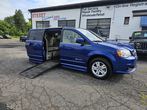 Used 2013 Dodge Grand Caravan Crew FWD image 1