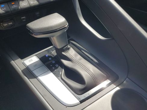 Used 2024 Hyundai Elantra SE FWD image 18