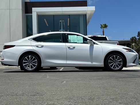 Used 2022 Lexus ES 350 w/ Accessory Package 2 FWD image 2