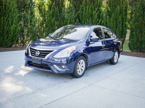 Used 2019 Nissan Versa SV w/ SV Special Edition Package FWD image 5