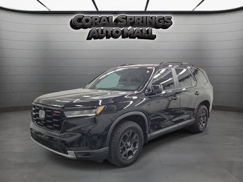 Certified 2023 Honda Pilot TrailSport image 3