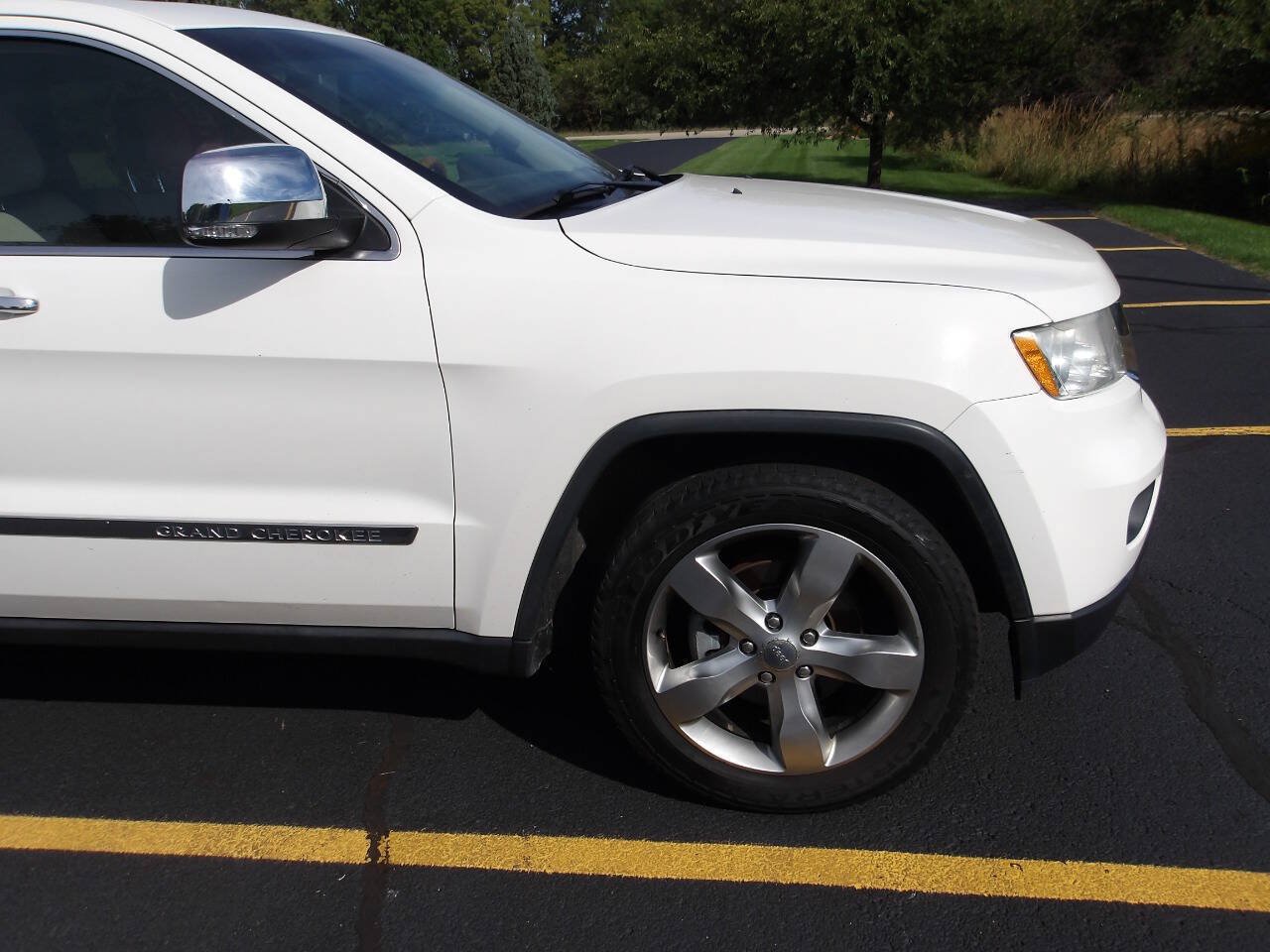 Used 2011 Jeep Grand Cherokee Overland AWD/4WD image 45