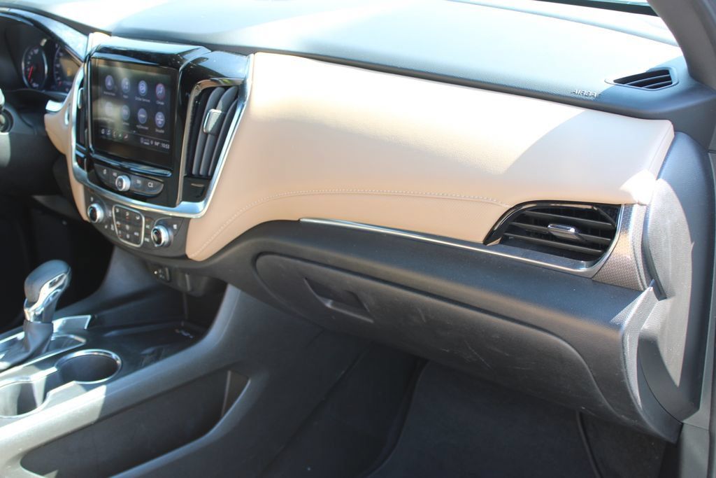 Used 2023 Chevrolet Traverse Premier FWD image 35