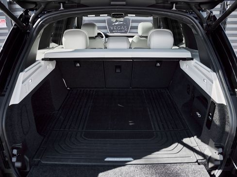 Used 2023 Land Rover Range Rover SE image 16