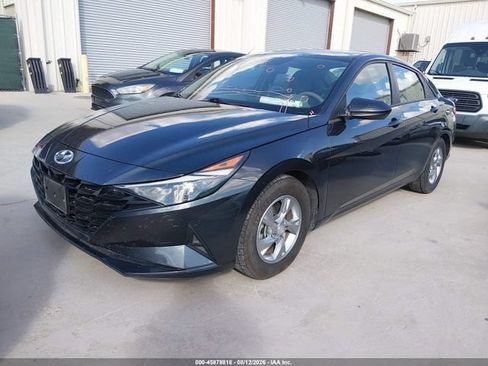 Used 2021 Hyundai Elantra SE FWD image 2