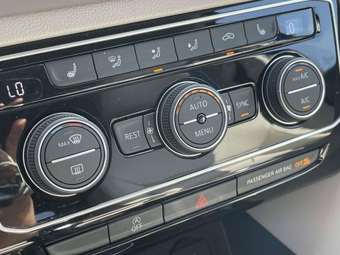 Certified 2023 Volkswagen Atlas SE FWD image 28