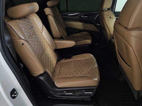 Used 2022 Cadillac Escalade ESV Premium Luxury AWD/4WD image 27