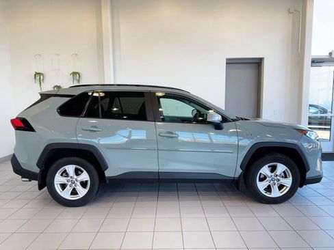 Used 2021 Toyota RAV4 XLE w/ Convenience Package image 34