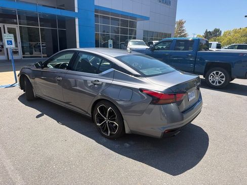 Used 2024 Nissan Altima 2.5 SR w/ SR Premium Package FWD image 4