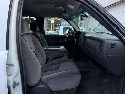 Used 2005 GMC Sierra 2500 SLE w/ Heavy-Duty Power Package AWD/4WD image 10