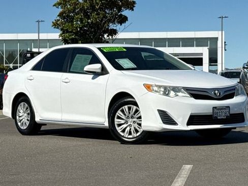 Used 2012 Toyota Camry LE FWD image 2