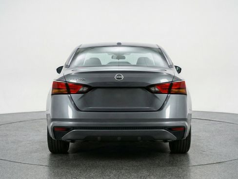 Used 2025 Nissan Altima 2.5 SV FWD image 7