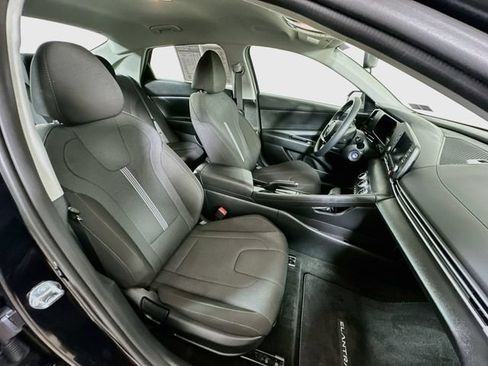 Certified 2026 Hyundai Elantra SE w/ Cargo Package FWD image 30