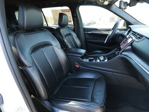 Used 2024 Jeep Grand Cherokee L Limited w/ Luxury Tech Group II image 31