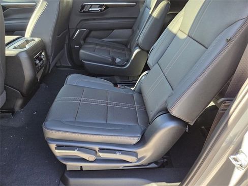 New 2025 Chevrolet Suburban High Country image 7