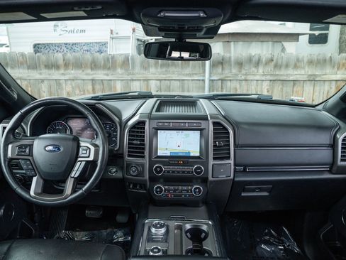 Used 2020 Ford Expedition XLT w/ Equipment Group 202A AWD/4WD image 18