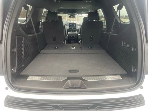 Used 2024 Chevrolet Suburban Premier image 23