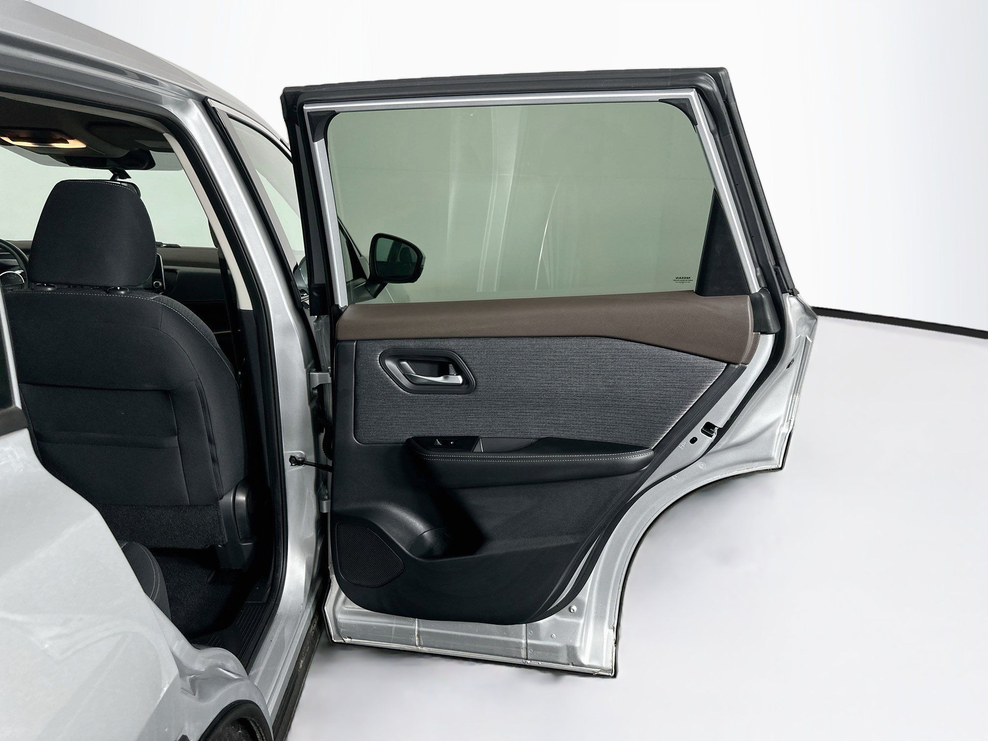 Used 2021 Nissan Rogue SV FWD image 28