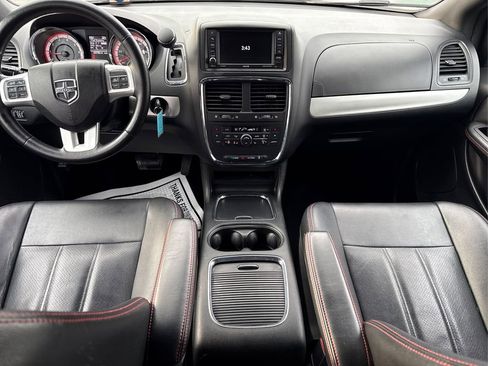 Used 2018 Dodge Grand Caravan GT image 21
