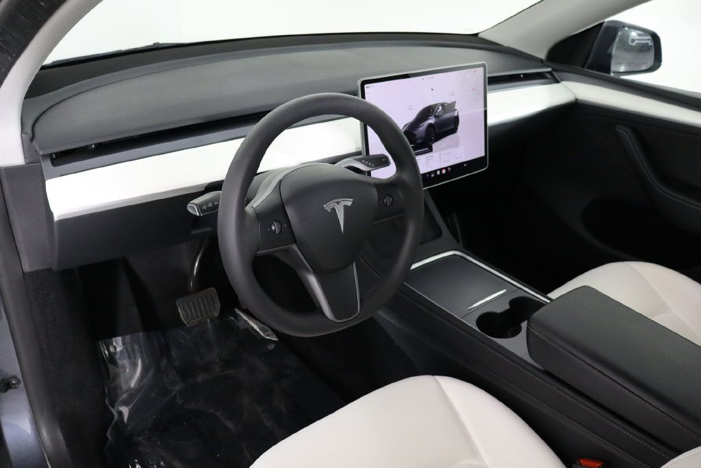 Used 2023 Tesla Model Y Long Range AWD/4WD image 21
