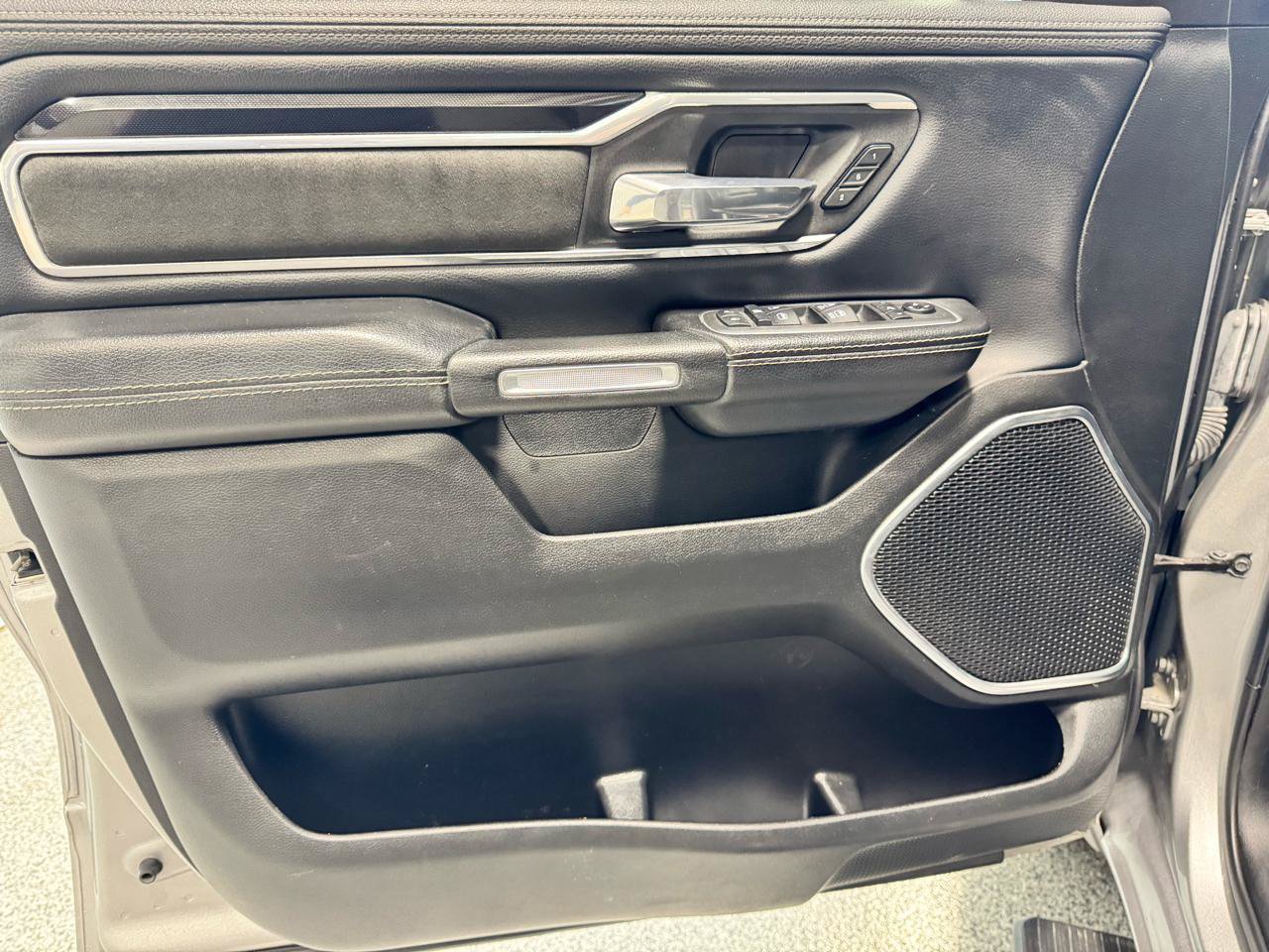 Used 2021 RAM 1500 Laramie w/ Sport Appearance Package AWD/4WD image 18