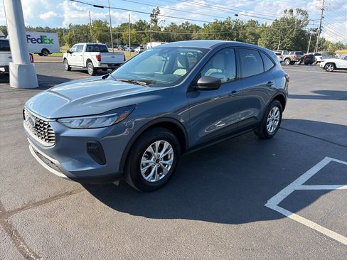 Used 2025 Ford Escape Active AWD/4WD image 2
