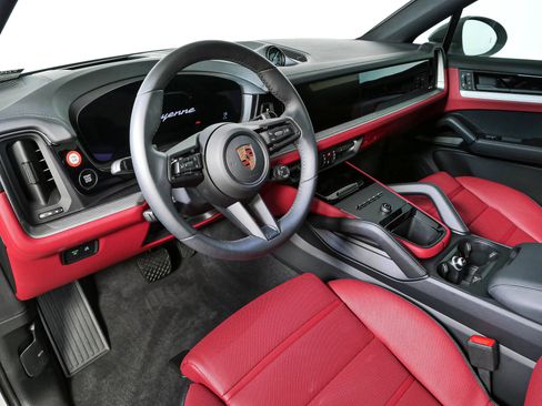 Certified 2026 Porsche Cayenne E-Hybrid Coupe AWD/4WD image 4