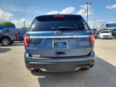 Certified 2018 Ford Explorer XLT FWD image 5