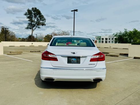 Used 2014 Hyundai Genesis 3.8 RWD image 10