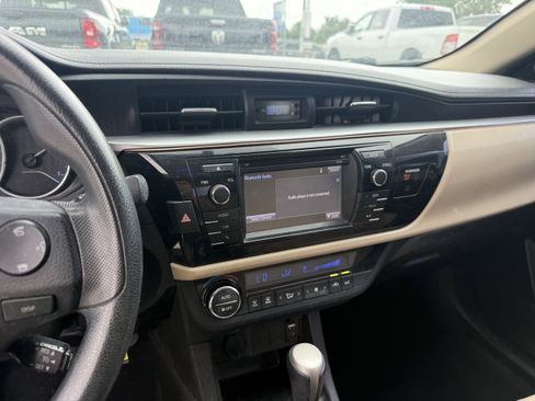 Used 2015 Toyota Corolla LE FWD image 19