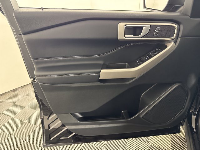 Used 2023 Ford Explorer XLT AWD/4WD image 29