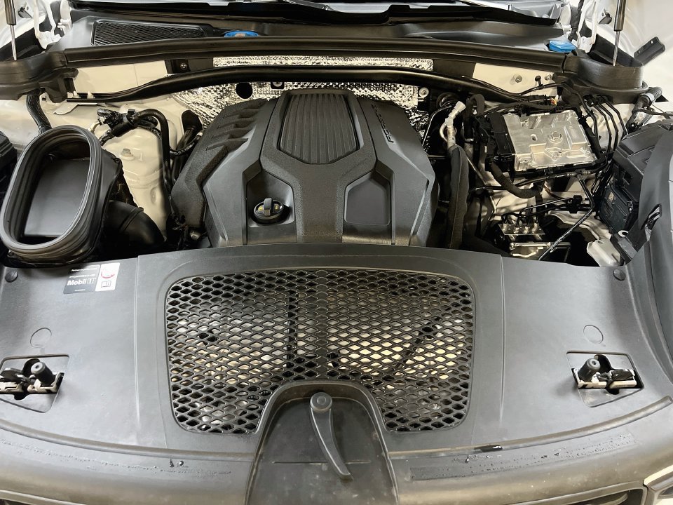 Certified 2026 Porsche Macan AWD/4WD image 32