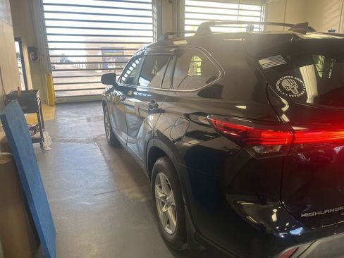 Used 2023 Toyota Highlander L image 3