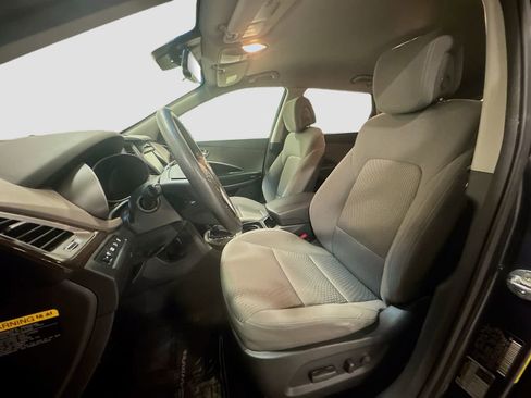 Used 2017 Hyundai Santa Fe SE image 23