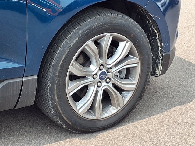Used 2020 Ford Edge Titanium w/ Equipment Group 301A AWD/4WD image 30