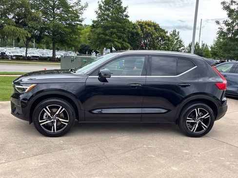 Used 2025 Volvo XC40 B5 Core AWD/4WD image 11