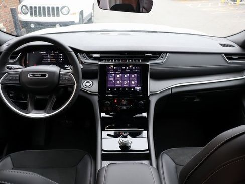 New 2025 Jeep Grand Cherokee Altitude image 37