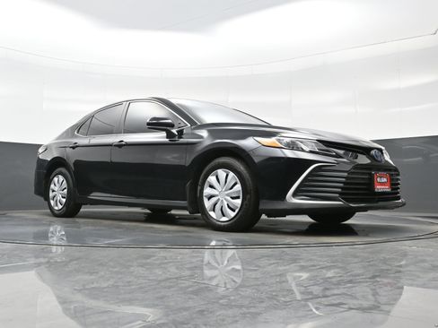 Used 2023 Toyota Camry LE image 26