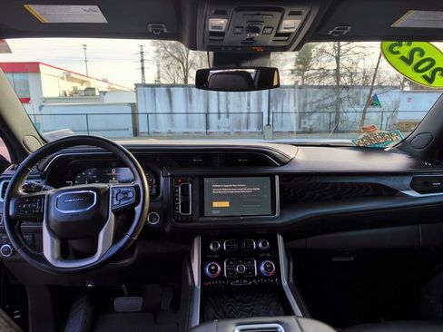 Used 2023 GMC Yukon XL Denali image 11