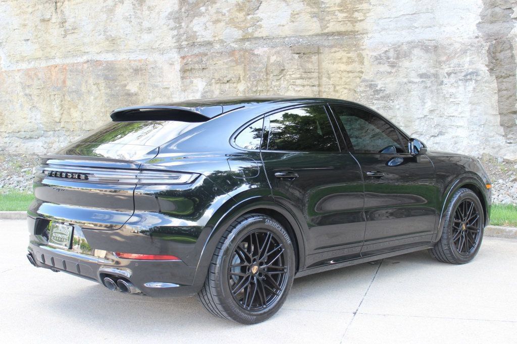 Used 2025 Porsche Cayenne Coupe AWD/4WD image 5