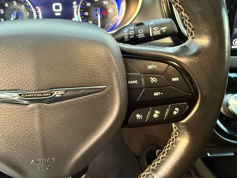 Used 2020 Chrysler Pacifica Touring-L w/ Advanced Safetytec Group image 16