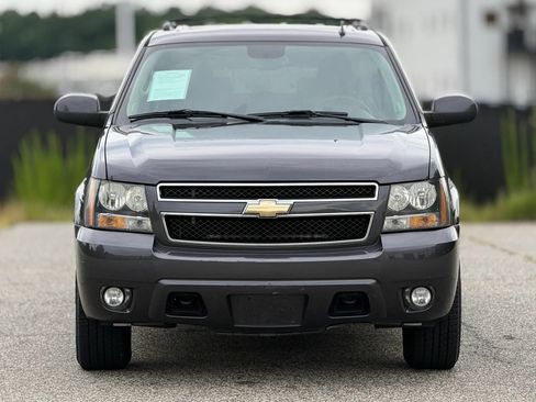 Used 2011 Chevrolet Suburban LT w/ Luxury Package AWD/4WD image 5