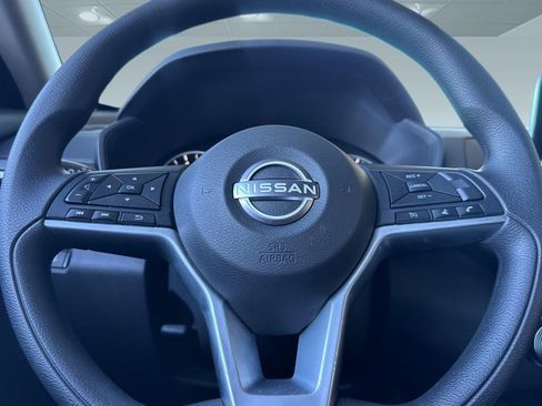 Used 2025 Nissan Altima 2.5 SV image 14