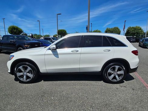 Used 2017 Mercedes-Benz GLC 300 4MATIC image 2