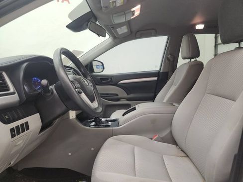 Used 2019 Toyota Highlander LE FWD image 15
