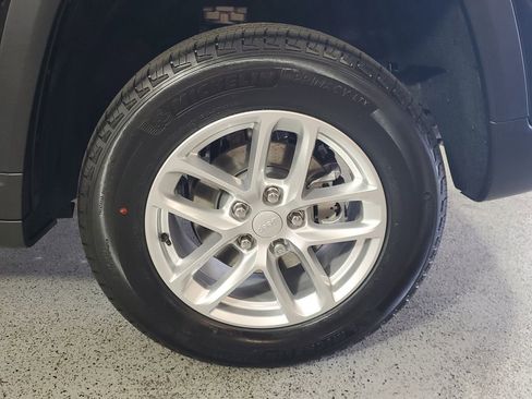 New 2025 Jeep Grand Cherokee Laredo X w/ Luxury Tech Group I image 10