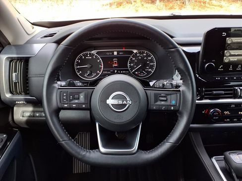 Used 2025 Nissan Pathfinder SL w/ SL Premium Package image 15