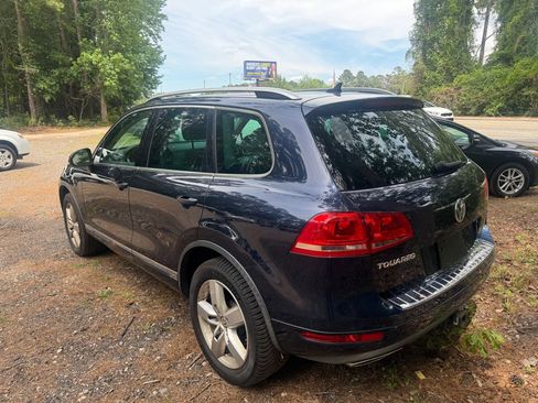 Used 2011 Volkswagen Touareg TDI AWD/4WD image 4