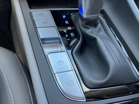 Used 2025 Hyundai Elantra SEL image 19